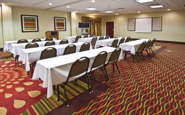 Holiday Inn Express Hotel & Suites Tupelo by IHG