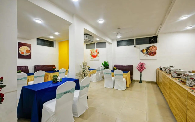 OYO Rooms 813 near Omaxe City Centre