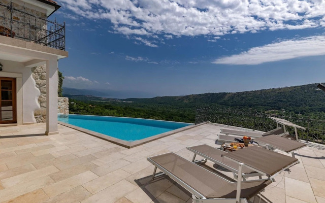 Amazing Villa With Pool, Wellness and Stunning View