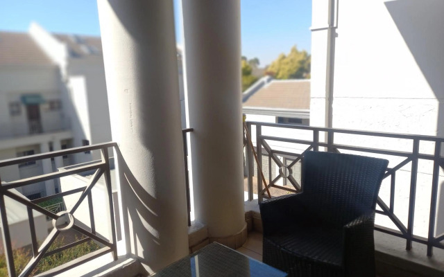 Mount Royal 31 - Large 1 bed with balcony