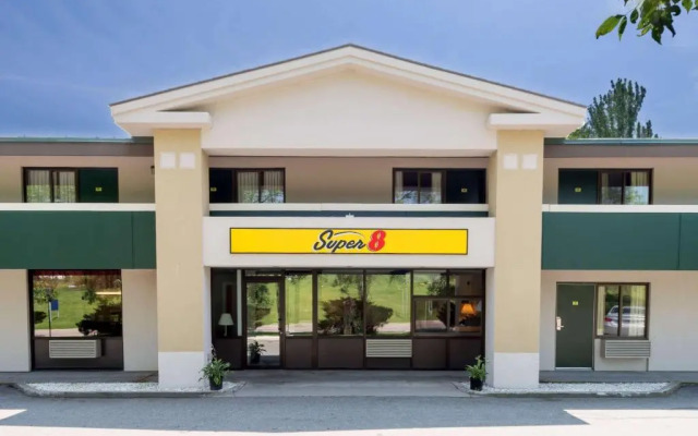 Super 8 White River Junction
