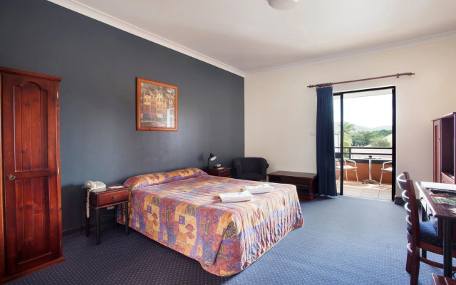 Nightcap at Atherton Hotel