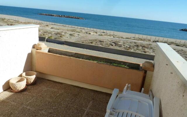 Charmant T 2 vue mer pied dans l'eau