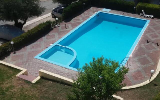 Gerakini 2BR Apt with Shared Pool