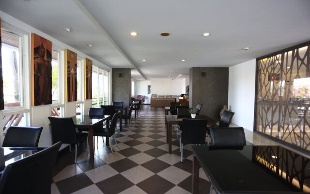 Naris Art Hotel