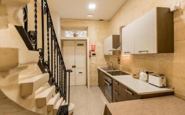 GB Suites - Triplex Apartment