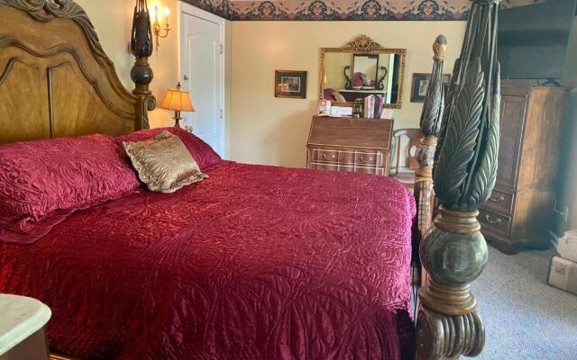 The Cypress Inn Bed & Breakfast