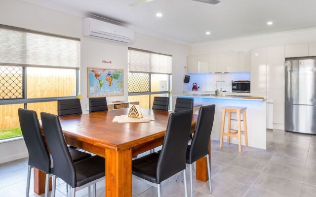 Blue Lagoon Villa B in Trinity Beach
