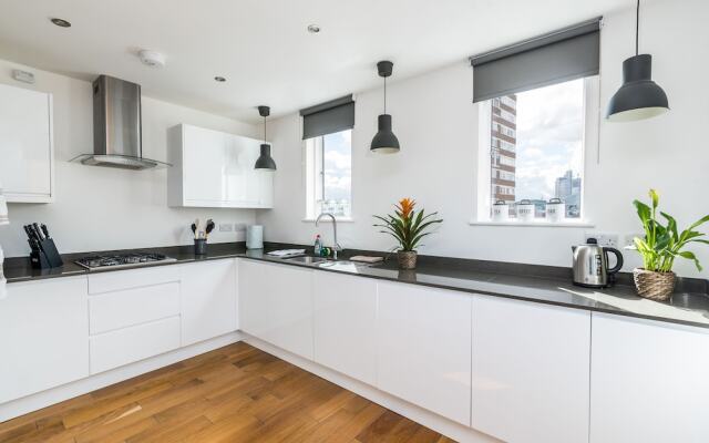 Stylish 3 Bedroom Flat With Balcony Shoreditch