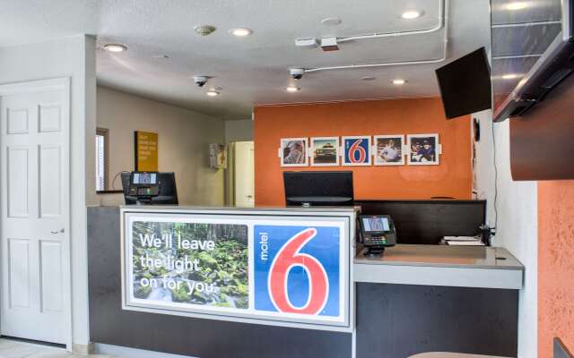 Motel 6 Seattle, WA - South