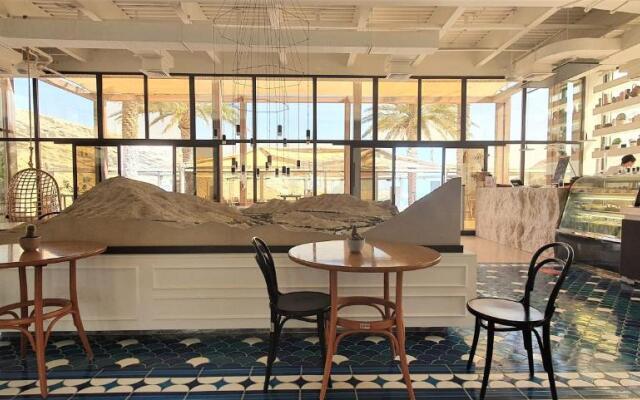 ONE Elegant Apartment in Muscat Bay 01