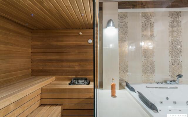 Carolus in Barat with 5 bedrooms and 5 bathrooms