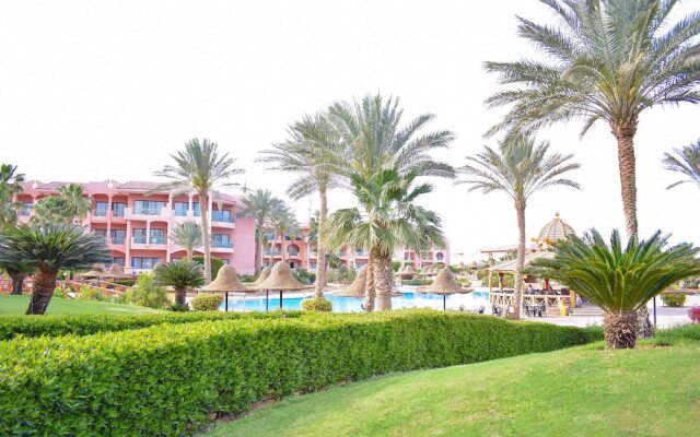 Parrotel Aquapark Resort