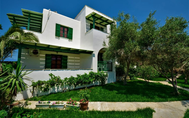 Studios Vrettos Beachfront Hotel