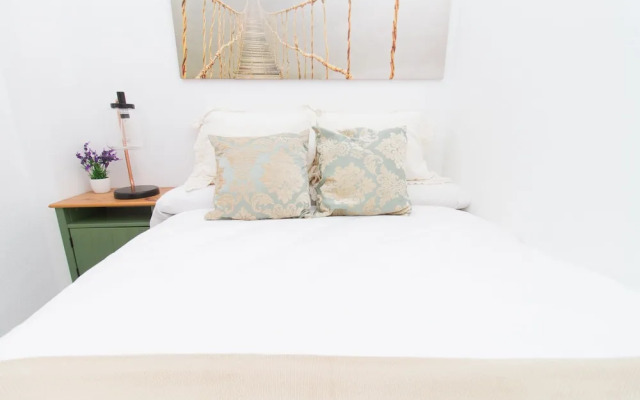 Spacious and Bright Apartment by La RecepciÃ³n