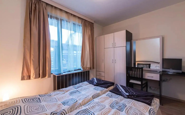 Charming, Fully-furnished, 2-bedroom apartment