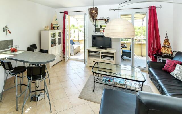Charming Apartment in Mallemort with Swimming Pool