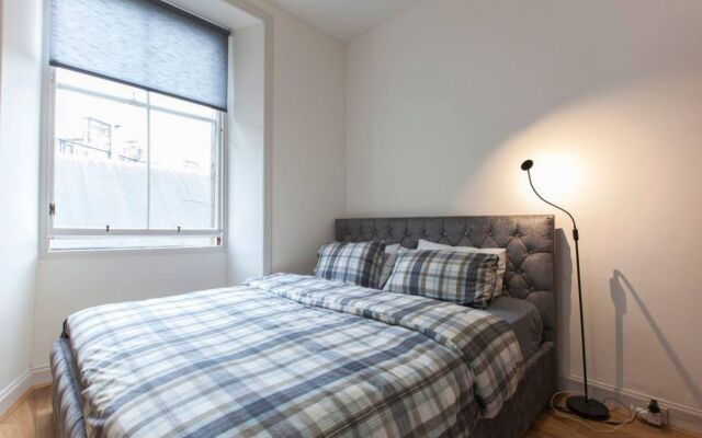 2 Bedroom Apartment Near Edinburgh Castle