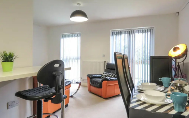 Tudors eSuites Park Central Townhouse Garden and Parking