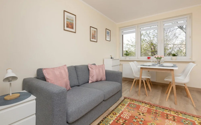 Dickensa Warsaw Apartment by Renters