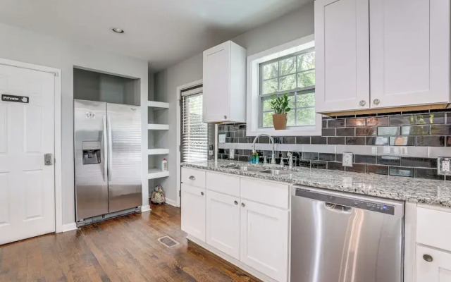 Pet-friendly Home w/ Hot Tub in Atlanta!