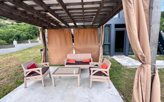 Green Villa Resort White