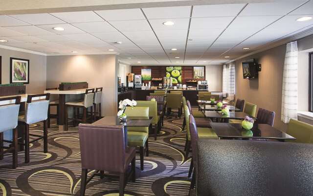 La Quinta Inn & Suites by Wyndham Baton Rouge Siegen Lane