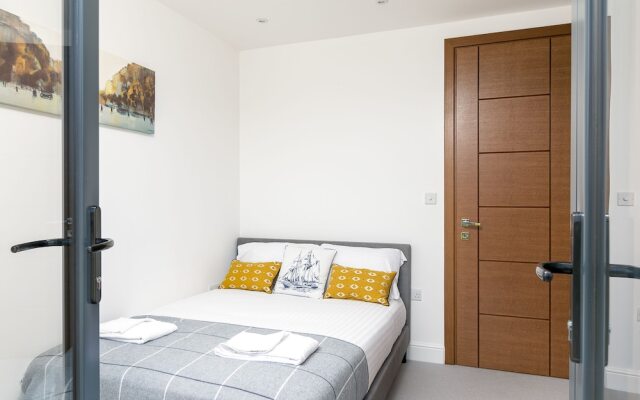 Skyvillion Embassy Court - London