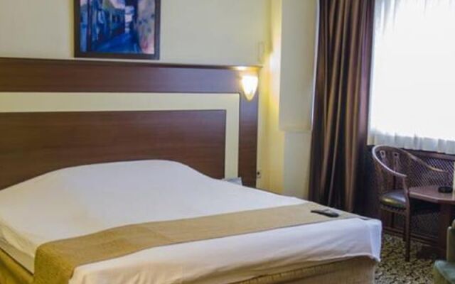 Tilmen Hotel