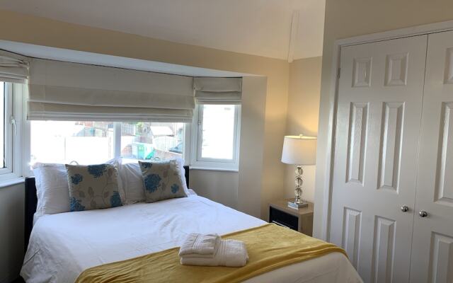 6 Bed House with 2 En-Suites