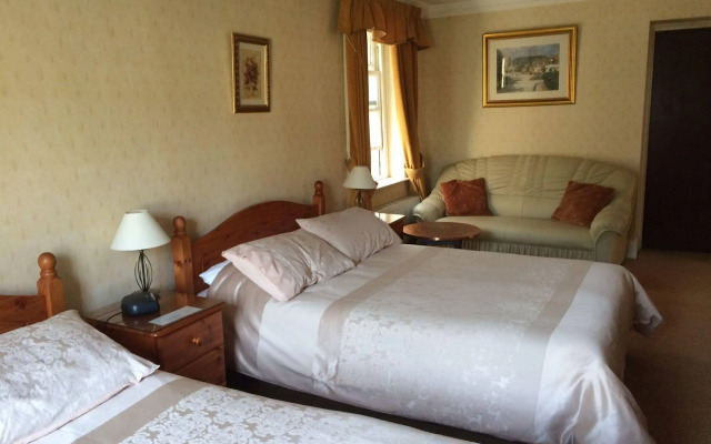 Half Moon Hotel and Restaurant