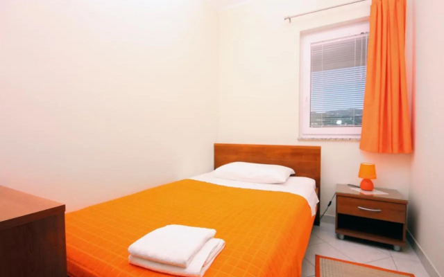 Apartments by the sea Vinisce, Trogir - 5229