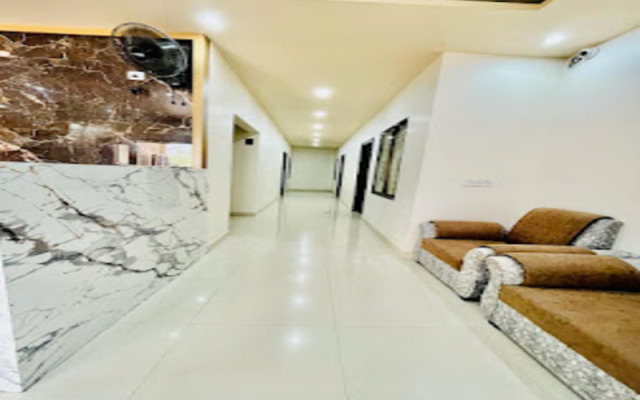 Fabhotel Us Inn