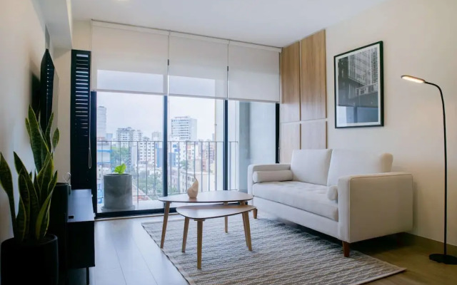 w Charming 2BR w Balcony in Miraflores