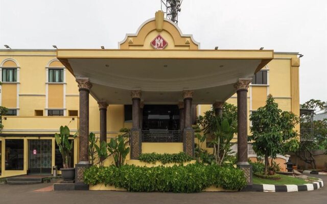 RedDoorz Plus near Dunia Fantasi Ancol