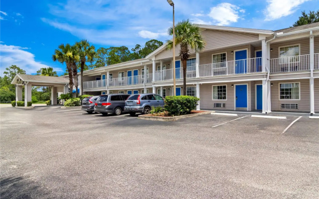 Travelodge Suites by Wyndham MacClenny/I-10