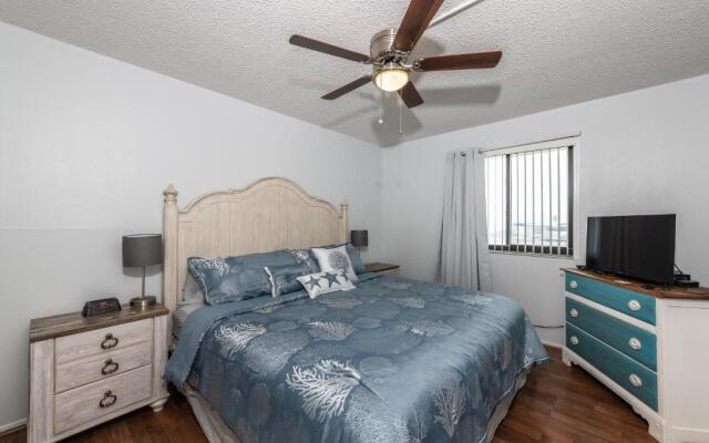 Lovely 2 Bedroom Beachfront Condo