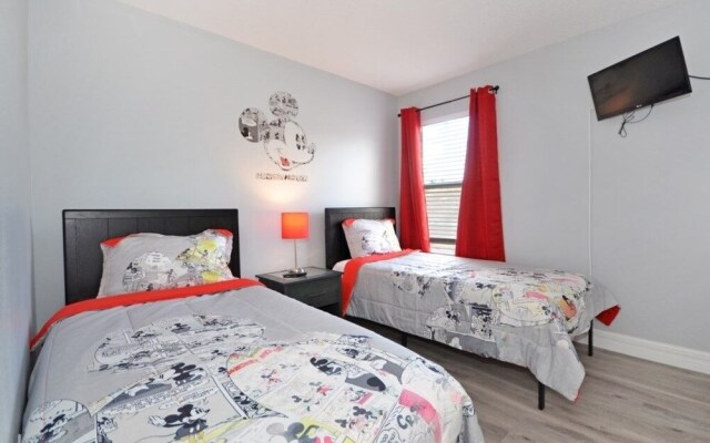 Hideaway Dream 6 Bedroom Home by RedAwning