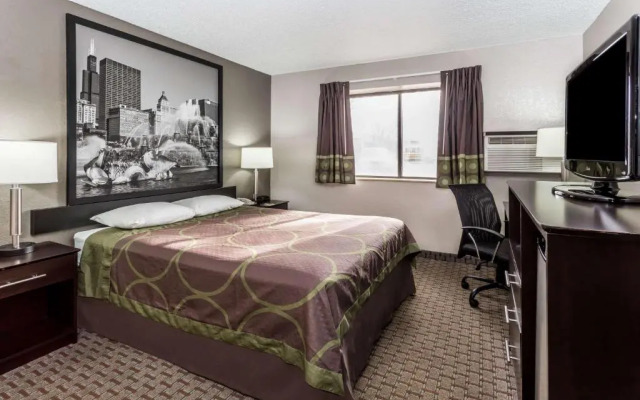 Super 8 Mundelein/Libertyville Area