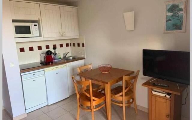 Studio Lumineux Idealement Situe (Golf Et Plage).