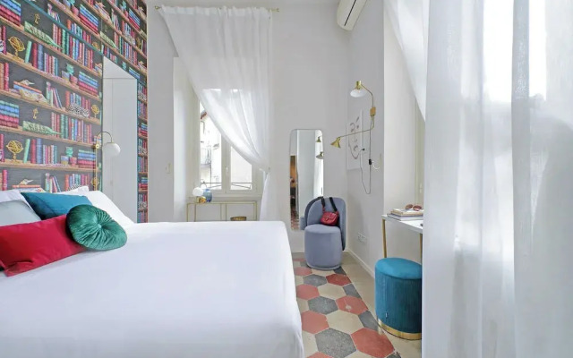 Belle Epoque House of Mirror