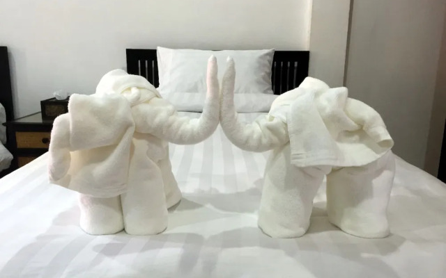 Royale Suites And Apartments By OYO Rooms