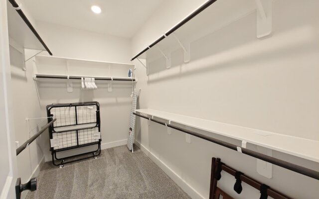 Northside Retreat Chic 3 Bdr, Pet Friendly!