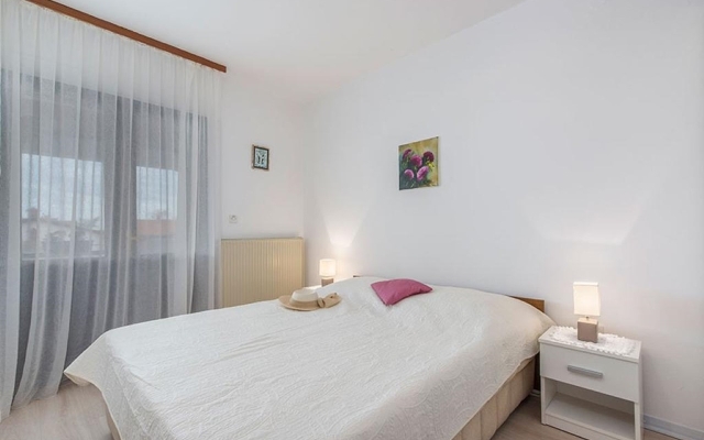 Apartment Neva - great location: A3 prvi kat do ulice  Novigrad, Istria