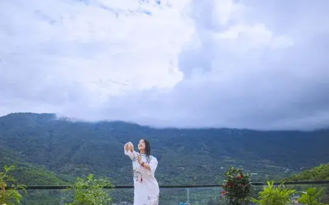 Binchuan chicken foot mountain sit forget one courtyard