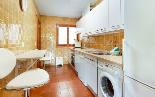 Hillview Holiday Home in Laguardia With Terrace