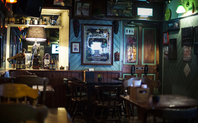 Maddens Bridge Bar, Restaurant & Guesthouse