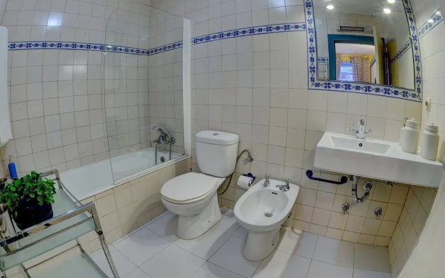 Independent Apartment n 4 in an Old Mansion Located by the Mouth of Douro River