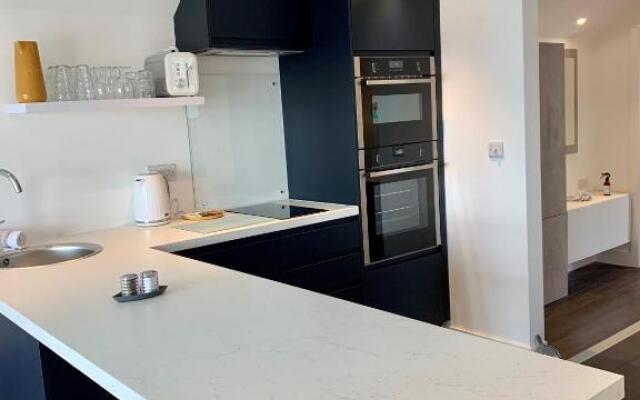 Modern studio apartment with stunning views!