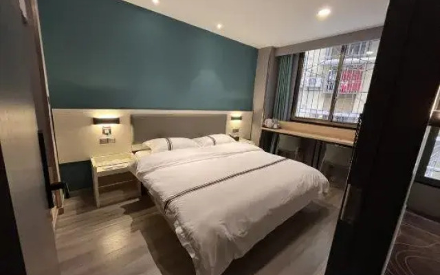 Yifeng Hotel (Shapingba Chongqing University)